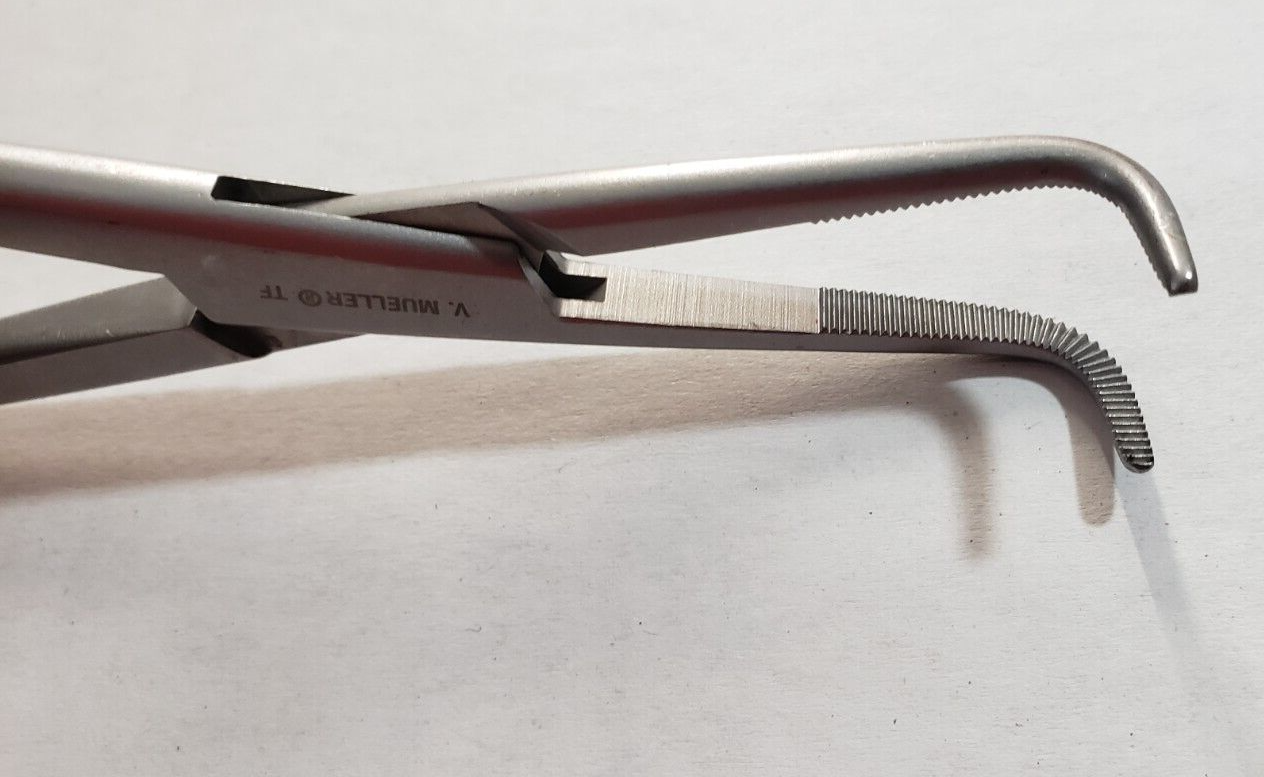 V. Mueller CH1722 Surgical KANTROWITZ Thoracic Clamp 9-3/4" Right Angle