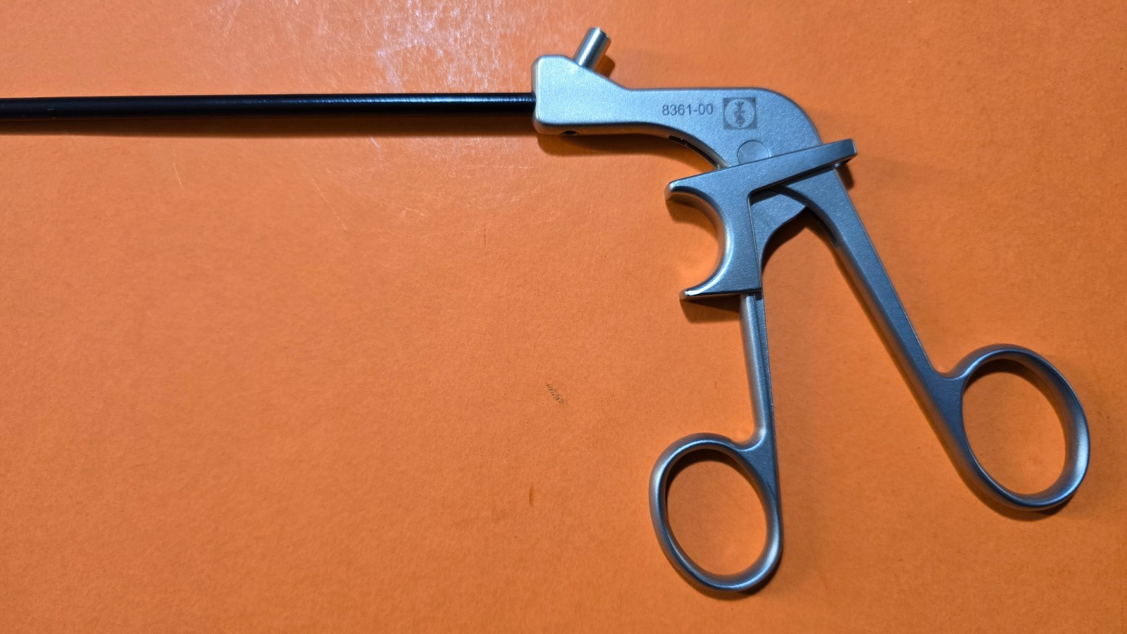 Aesculap 8361-00 Retraction Grasping Forceps 5mm x 36cm with Lock
