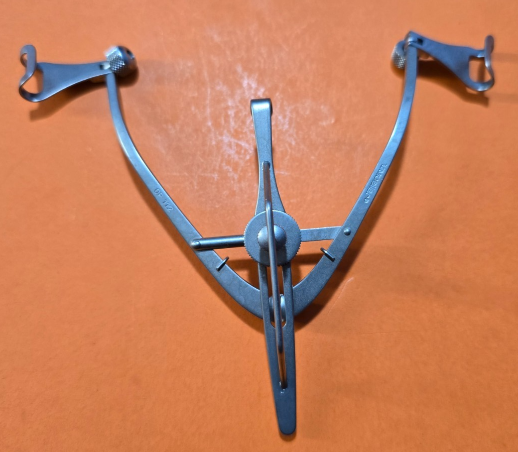 V. Mueller OP 112 Surgical Guyton-Park Lid Speculum / Eye Speculum