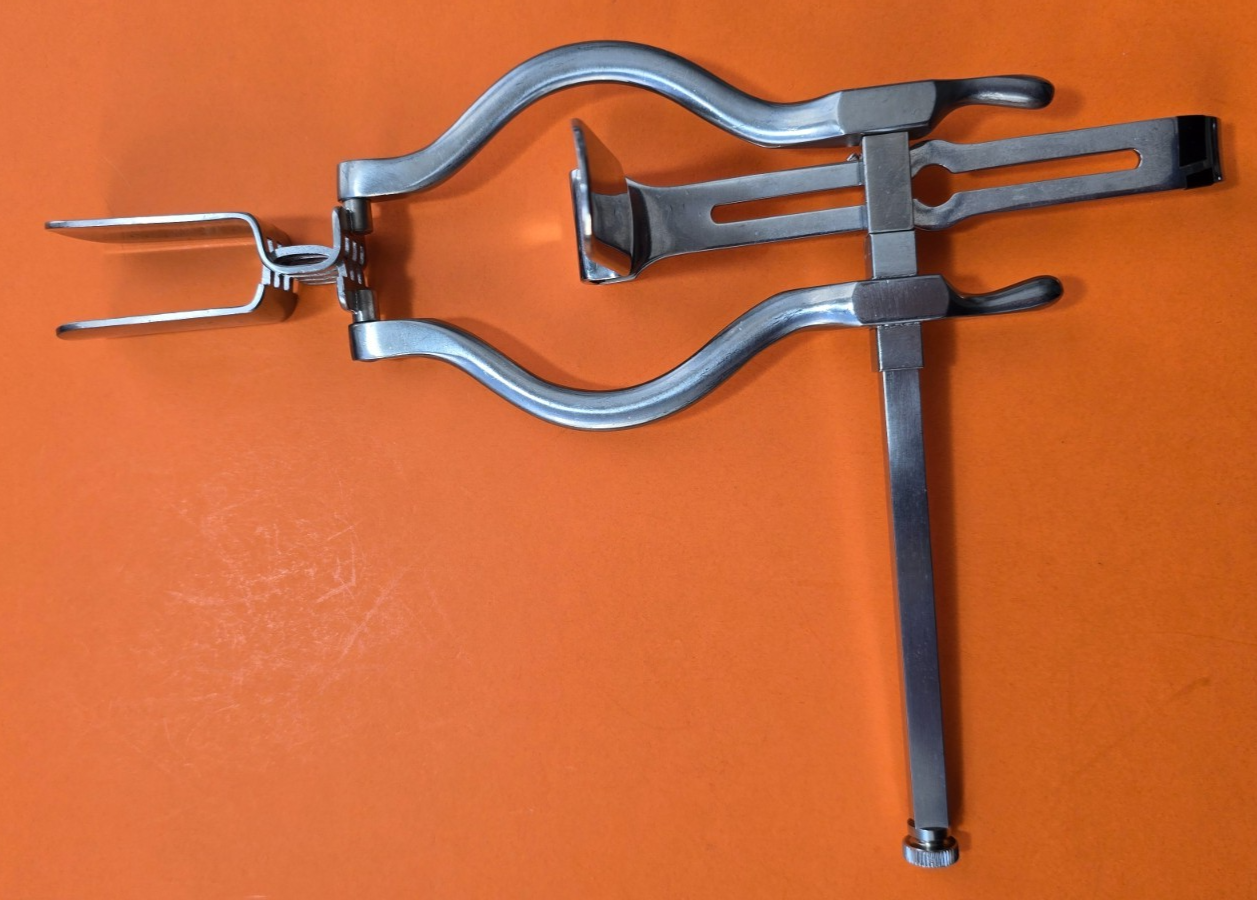 V.Mueller GU8212 Surgical Judd-Masson Retractor with Center Blade
