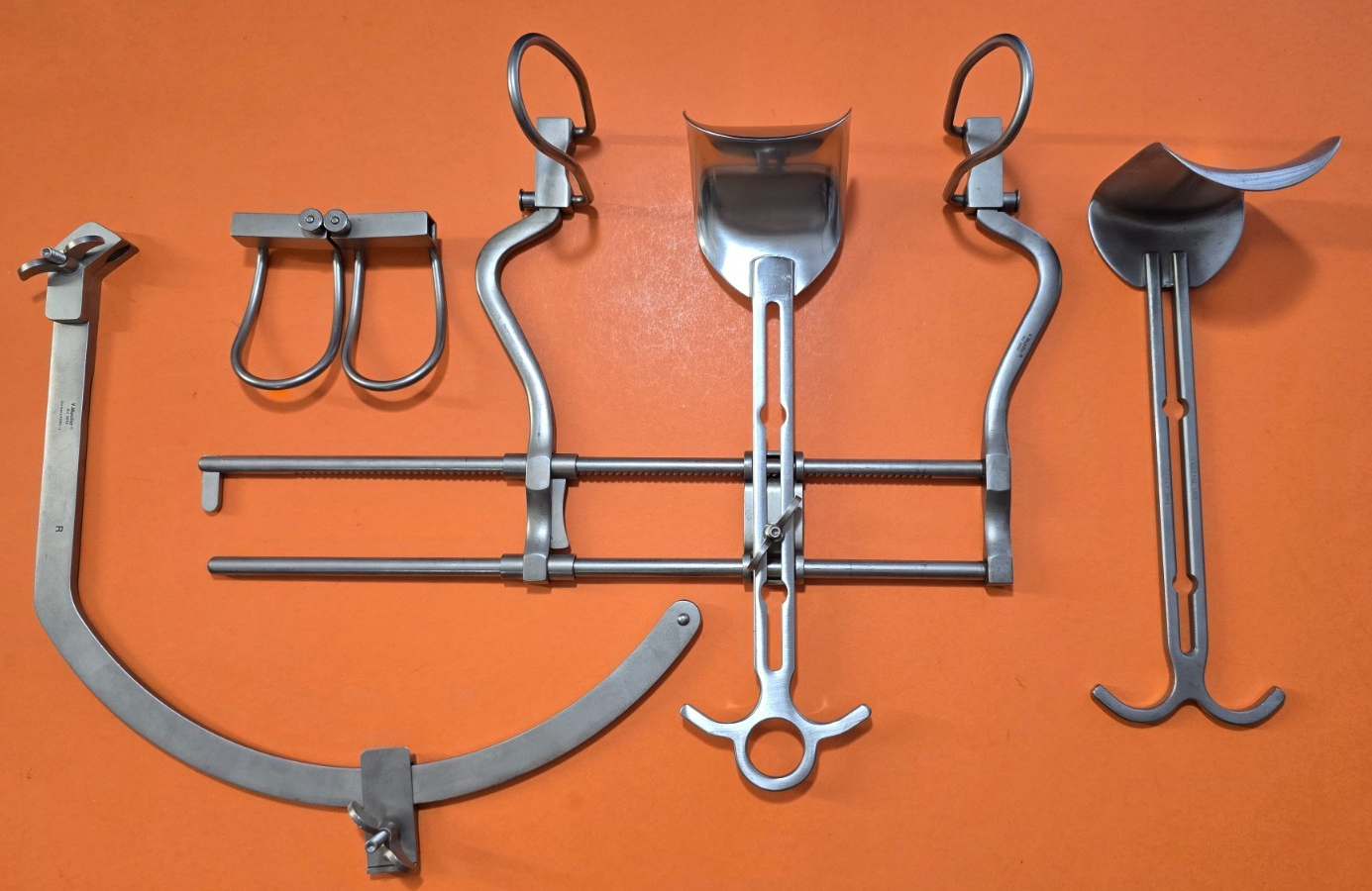 V.Mueller SU 3062 Surgical Balfour Abdominal Retractor W-Blades & SU3012 Arm