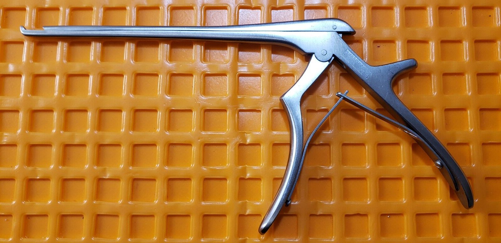 AESCULAP FF720R Surgical Orthopedic Kerrison Rongeur 3mm 40 Degree Shaft 8"