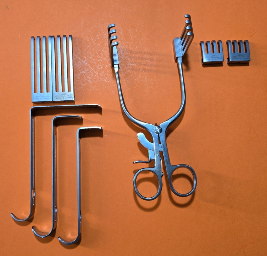 V.Mueller Surgical Henley Retractor Set .