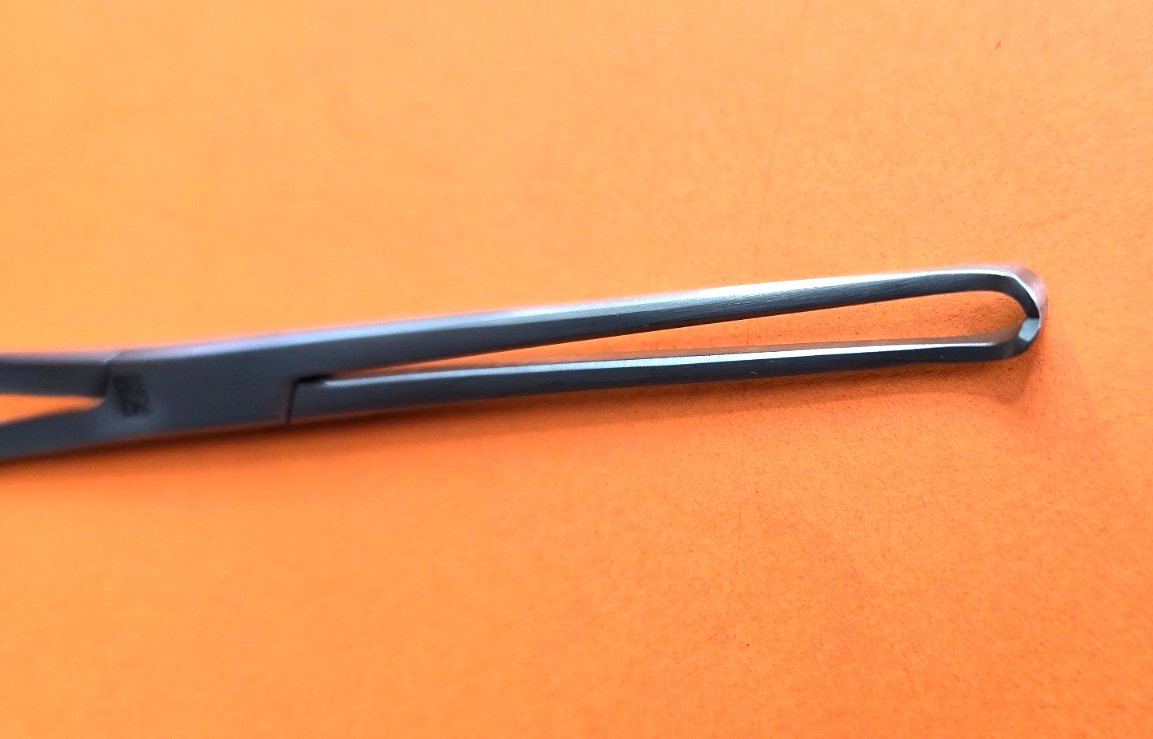 V. Mueller Surgical Allis Tissue Forceps 8" (5x6) teeth REF: SU 4056