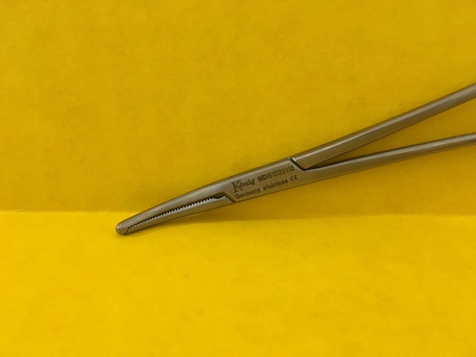König Surgical Halsted Mosquito Forcep, 1x2 Teeth, Curved REF: MDS1223112