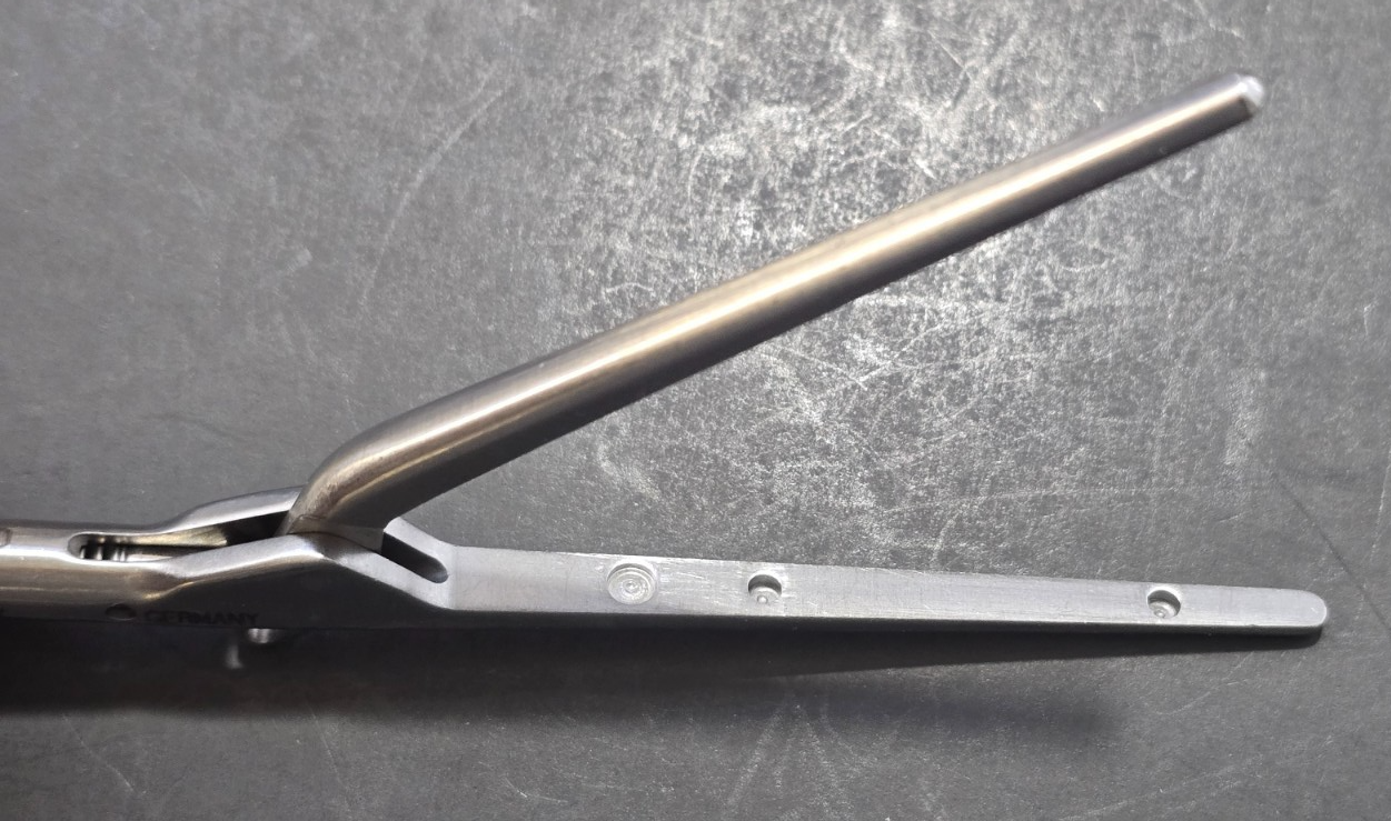 V. Mueller Surgical Crosgrove Forceps Fogarty Jaw Clamp REF: CV 1061