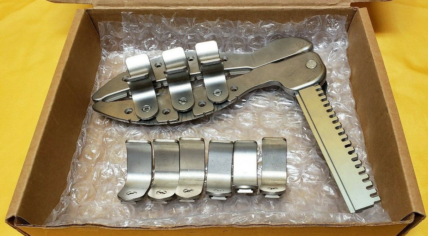 Genzyme 89.2307 Surgical Cardiovascular Retractor with 2 sets of Blades