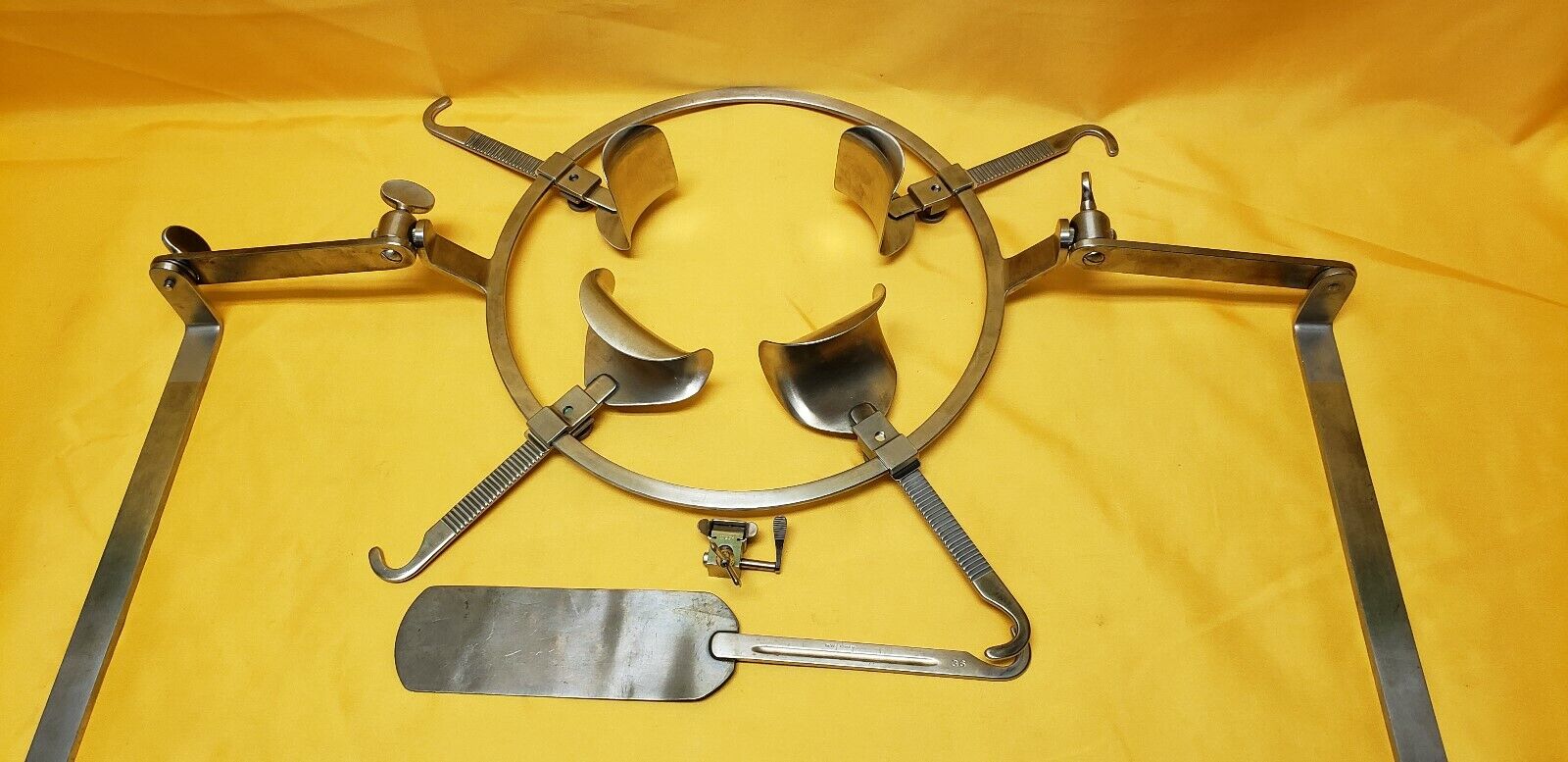 Weck Surgical Abdominal Retractor 5 Blades and Bed Railing Stand w-Sterile Tray