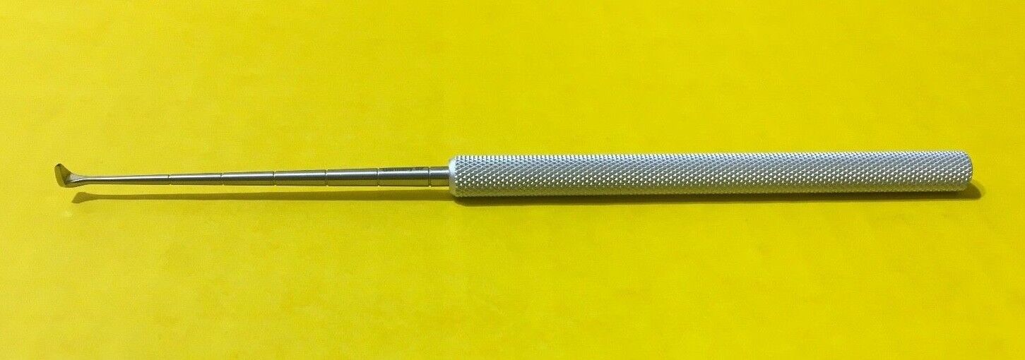V. Mueller Cronin Cleft Palate Knife, Triangular, 5mm, 7" REF: VM107-8111