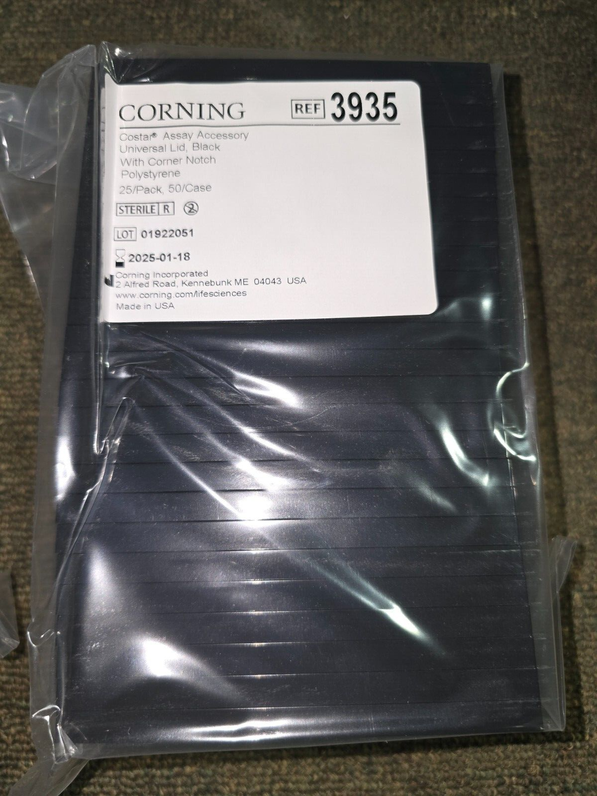 Box of 50, CORNING Assay Universal Lid, Black Ref:3935