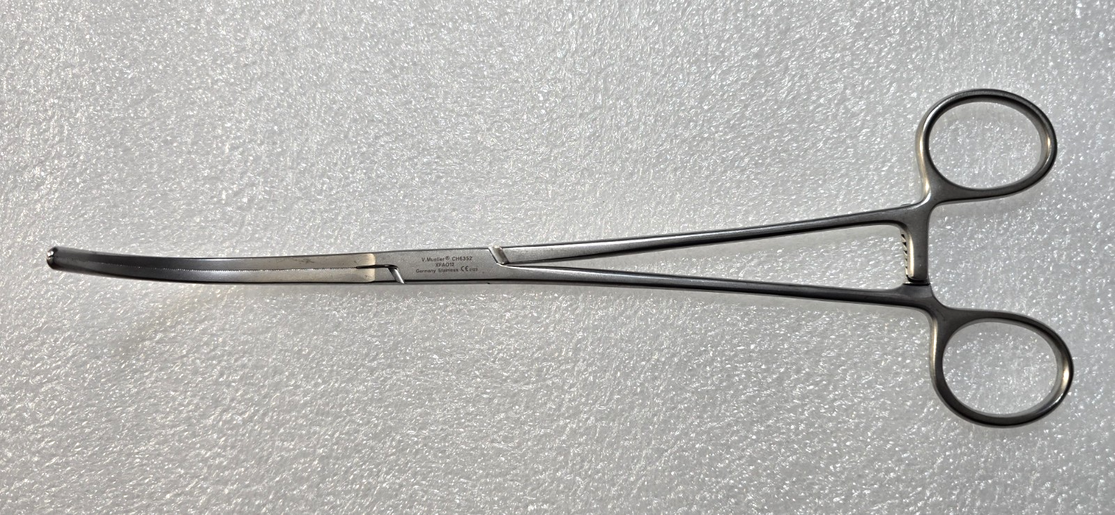 V. Mueller CH6352 Surgical Glover Clamp 9 3/4" Curved Jaws.