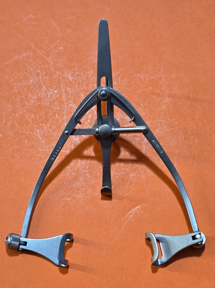 V. Mueller OP 112 Surgical Guyton-Park Lid Speculum / Eye Speculum