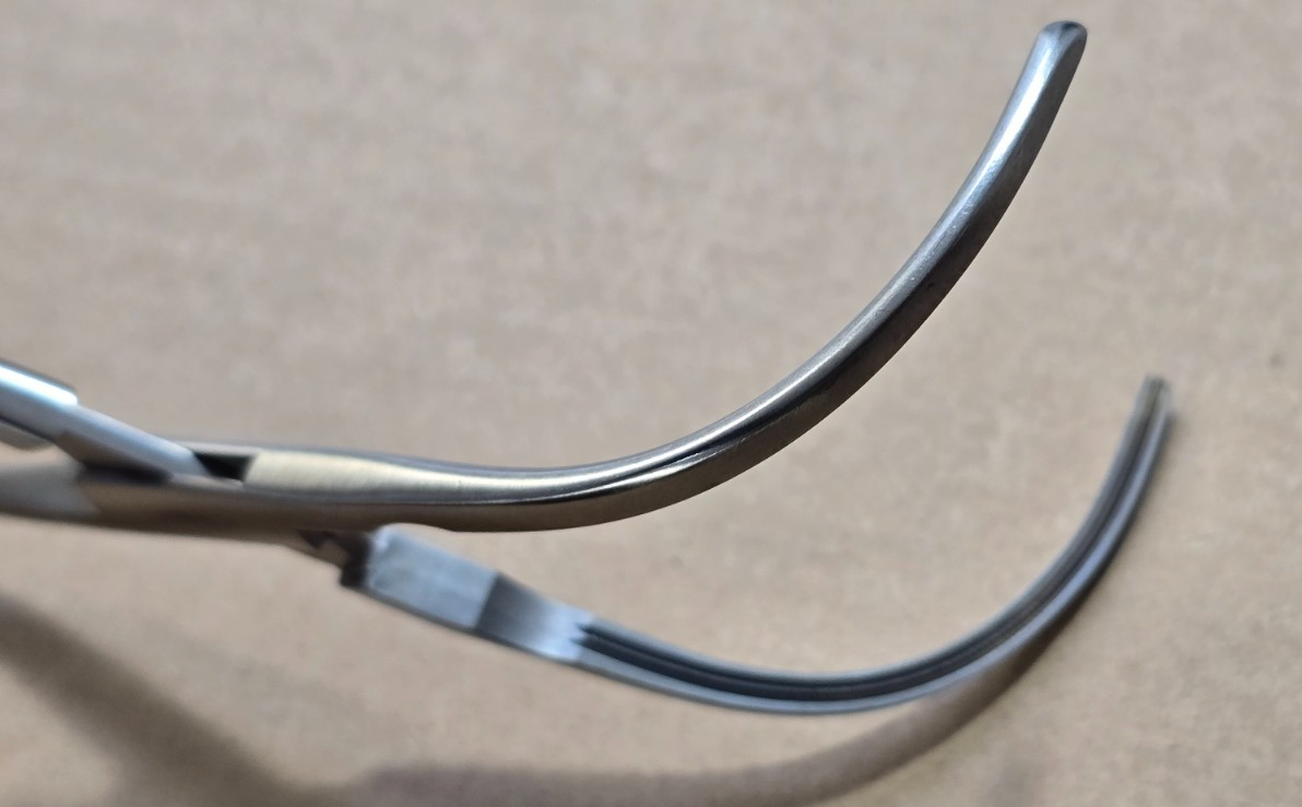 Pilling 15-00264 Surgical Debakey Clamp 9.5" Angled Shanks Curved