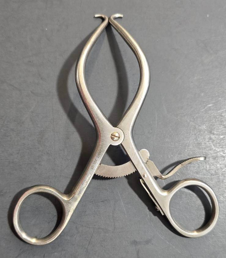Jarit 205-125 Surgical Pediatric Gelpi Retractor 5 1/4" with Ratchet.