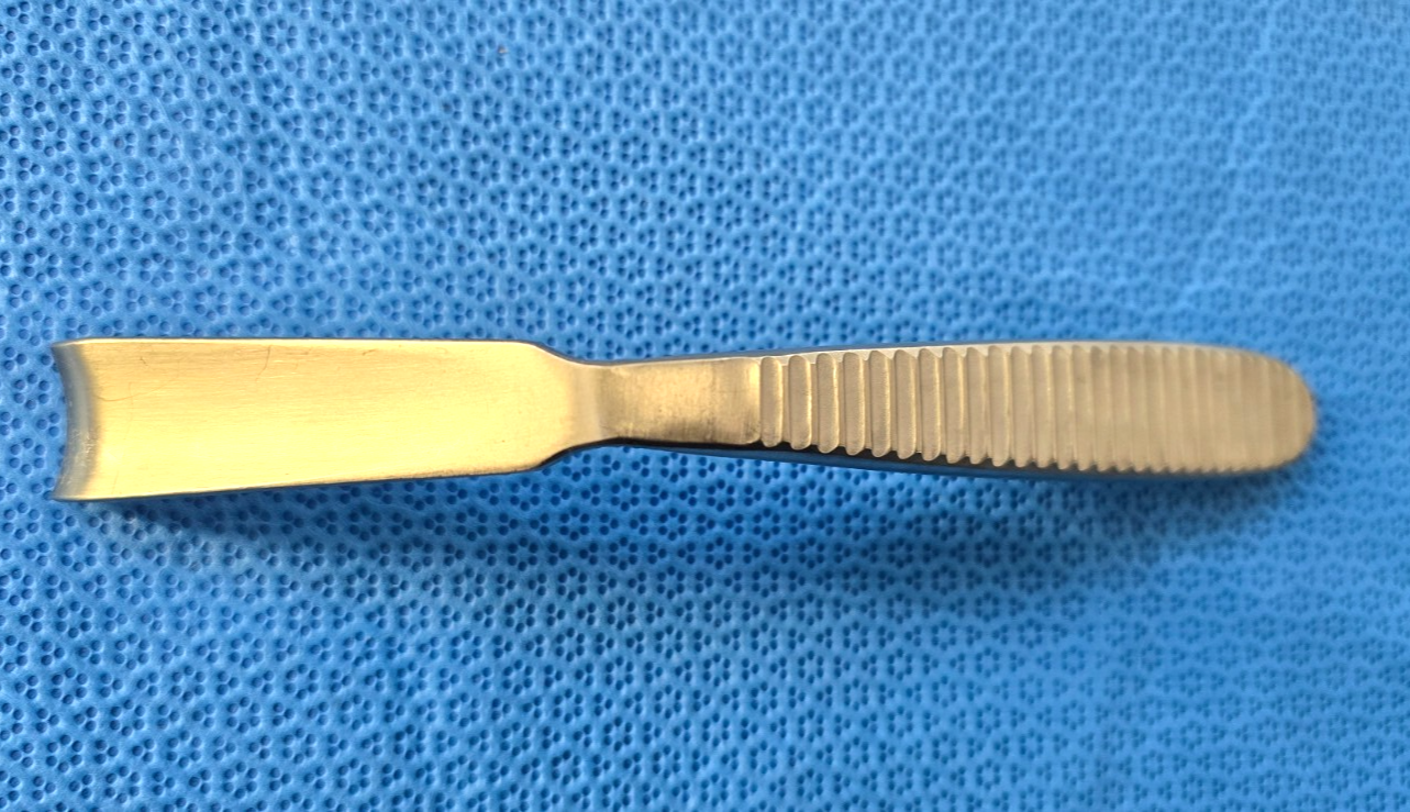 Symmetry Surgical Blade Retractor 18mm Wide Blade, 70mm Handle, 115mm Deep