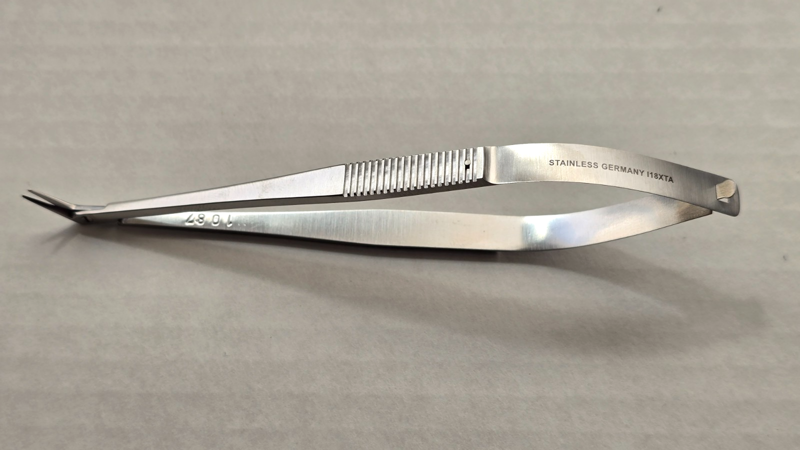 V. Mueller Potts Scissors 60* Angled 5.5" Spring Handle REF: CH8690
