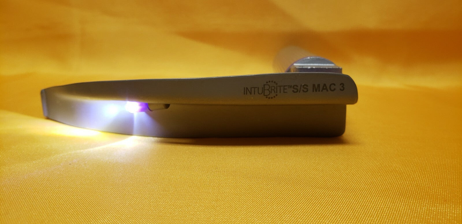 INTUBRITE Laryngoscope Mac Blade #3 With Medium Handle LED White