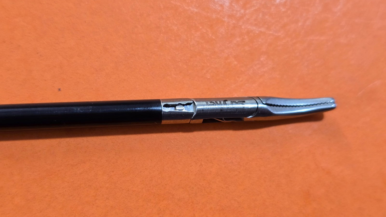 Stryker Laparoscopic Kelly Grasping Forceps 5mm x 33cm Monopolar Handle