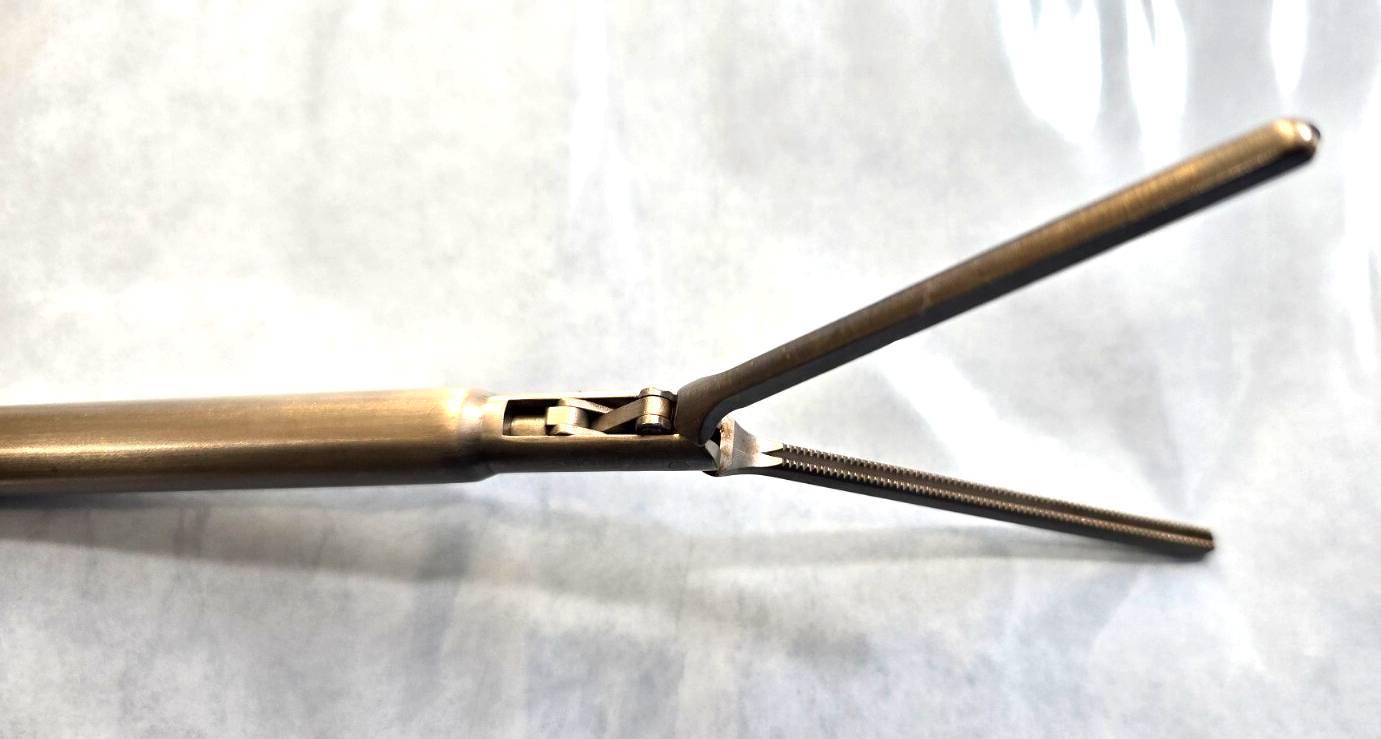 Snowden-Pencer Debakey Clamp Forceps Straight 10mm x 38cm Ratchet Handle