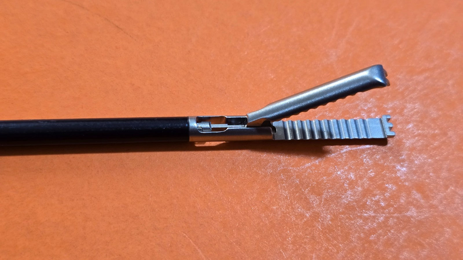 Aesculap 8361-00 Retraction Grasping Forceps 5mm x 36cm with Lock