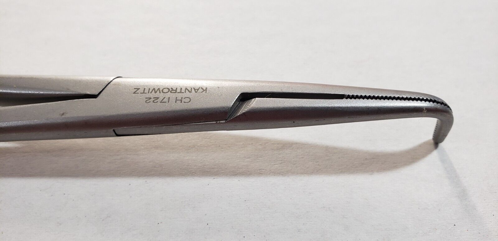 V. Mueller CH1722 Surgical KANTROWITZ Thoracic Clamp 9-3/4" Right Angle