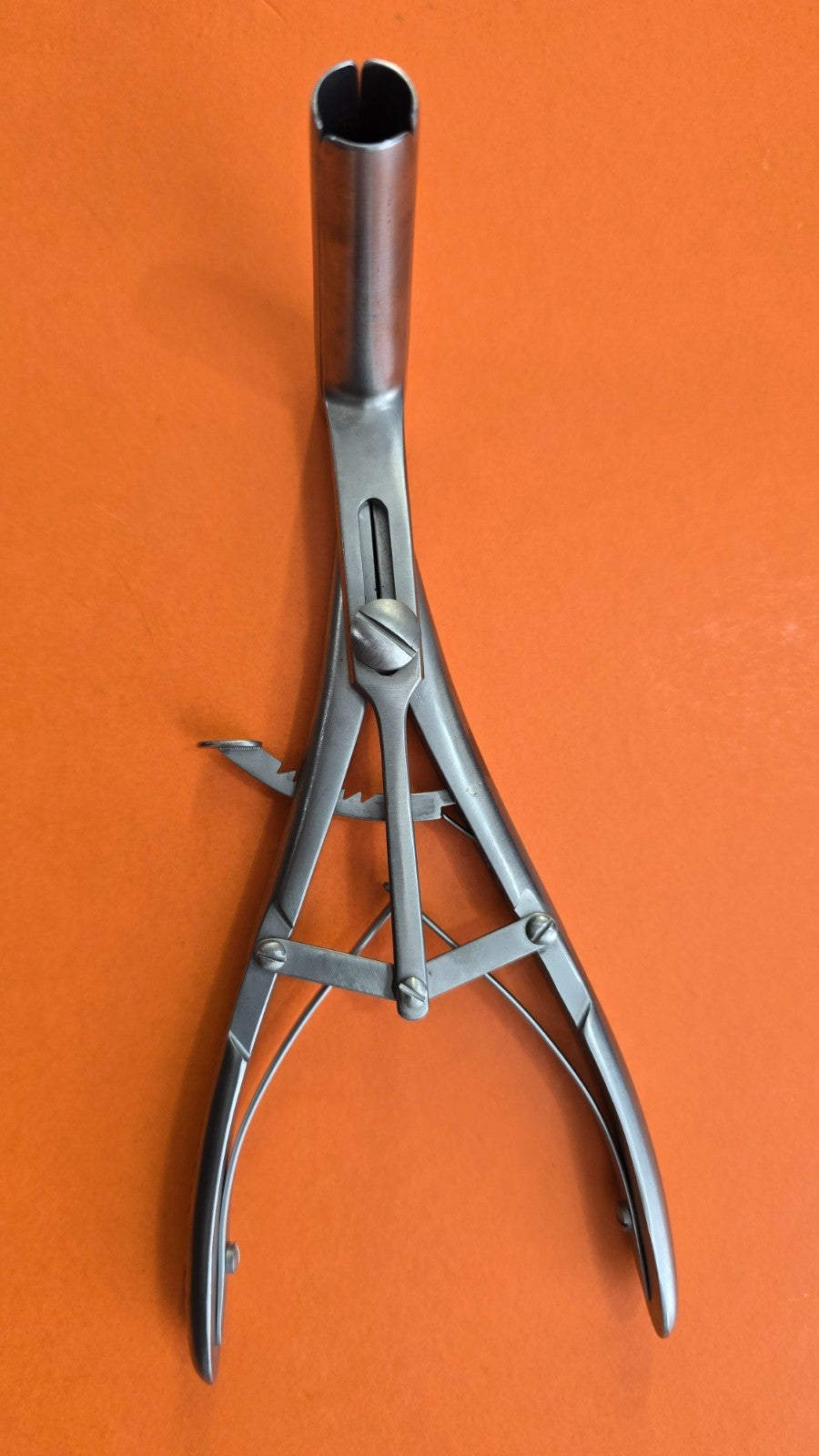 Turtle Surgical Barr Anal Retractor 7.5" with Ratchet 3 prongs.