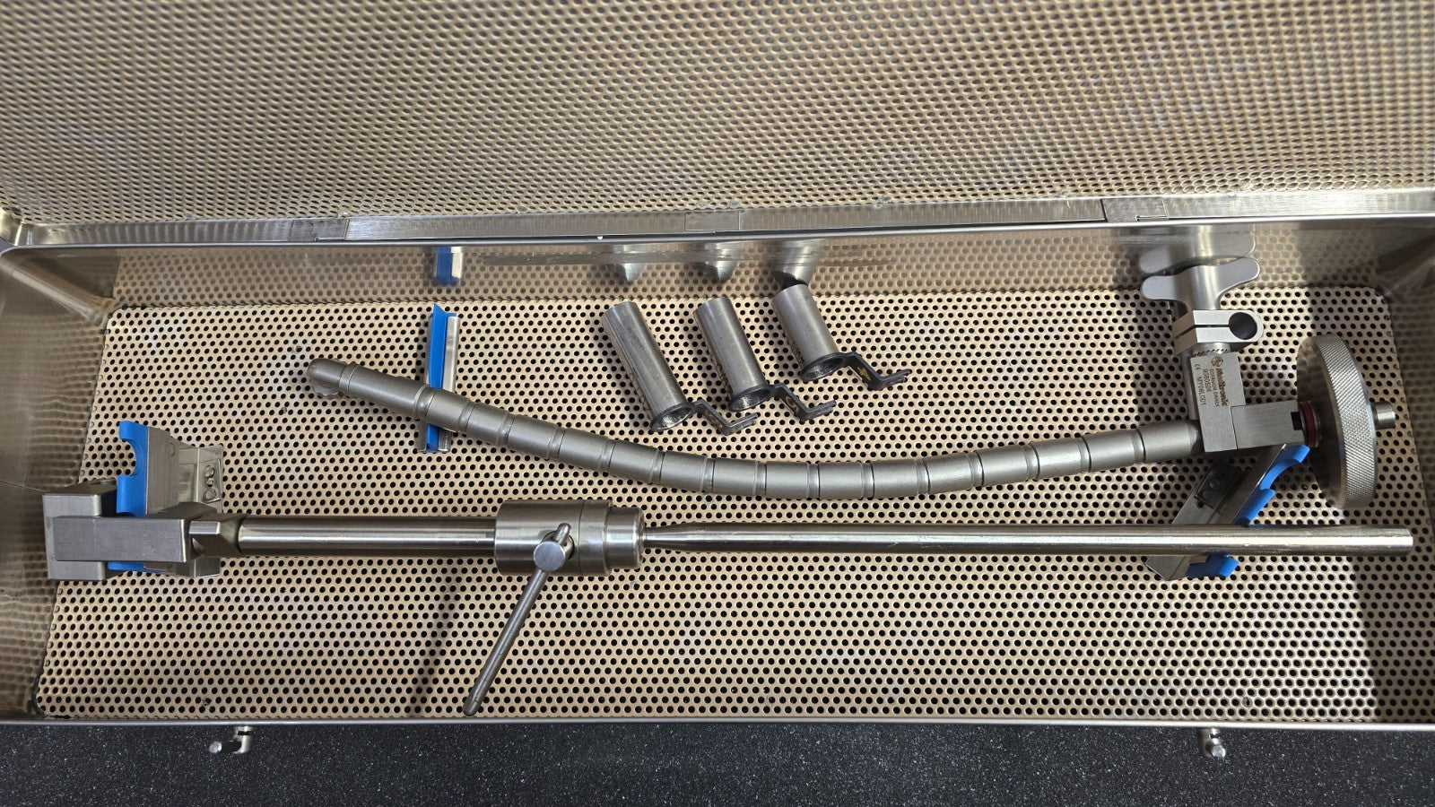 Medtronic 9560523 Bed Rail Arm, 9560524 Flexible Arm & Tubular Retractor Set