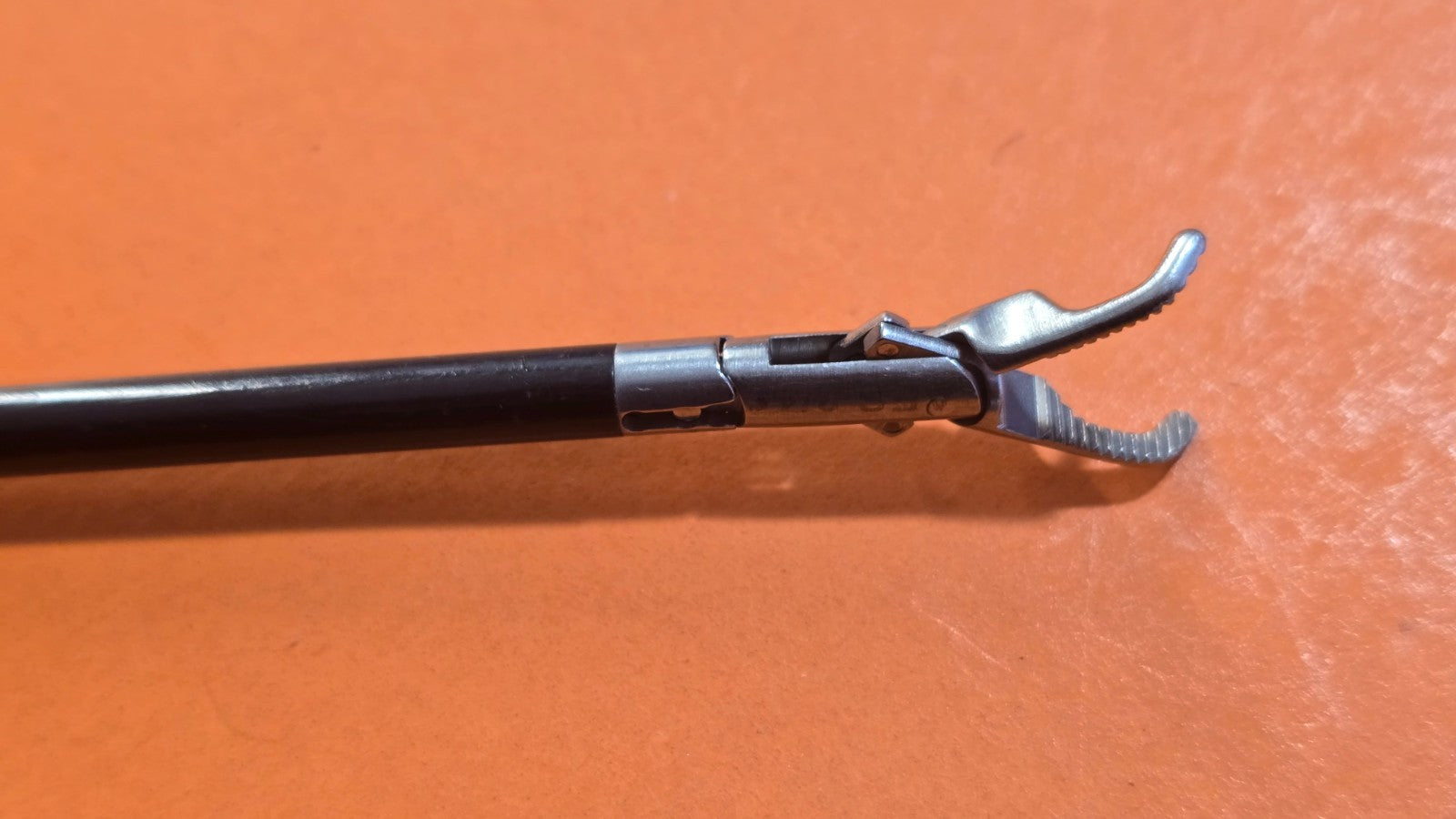 Stryker 250-080-234 Kelly Grasping Forceps 5mm x 33cm Angled Jaws