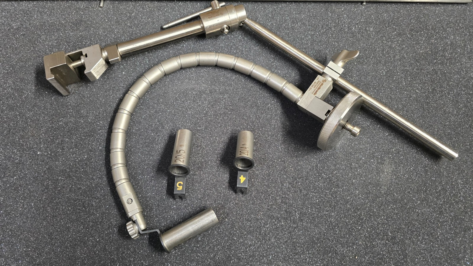 Medtronic 9560523 Bed Rail Arm, 9560524 Flexible Arm & Tubular Retractor Set
