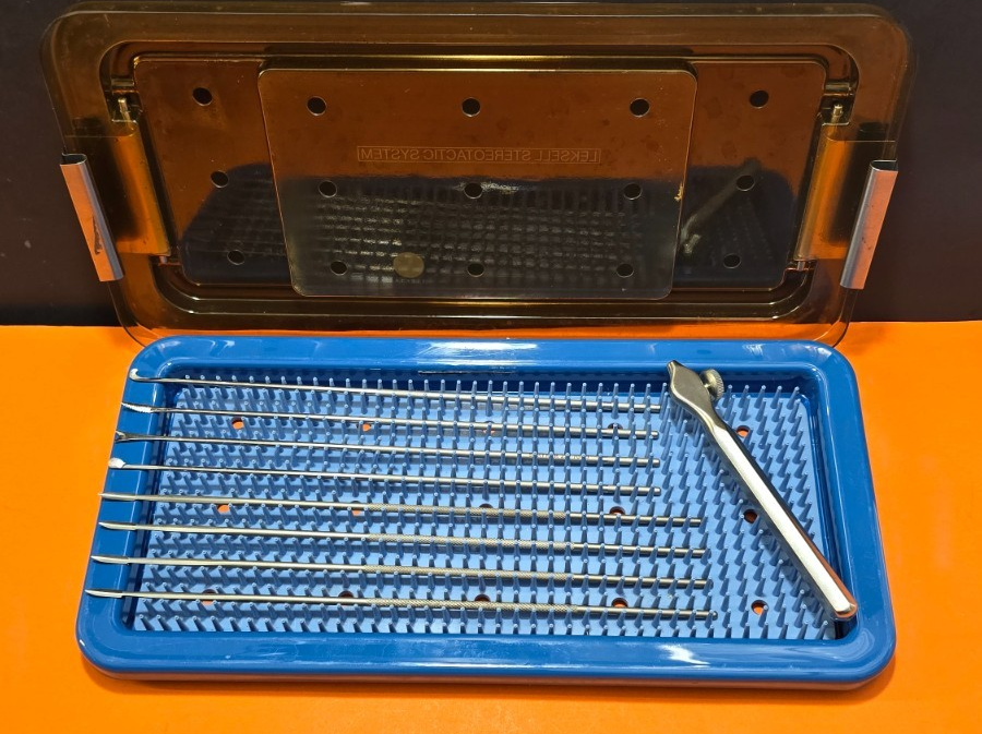 Stryker 233-70-1 Orthopedic Arthroscopy Instruments Set of 9 with tray