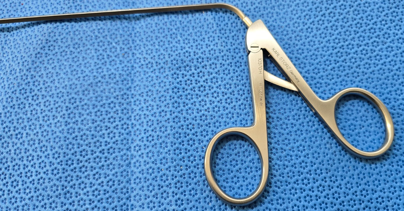 Karl Storz Surgical Alligator Grasping Forceps 2.5mm x 50cm serrated Jaws