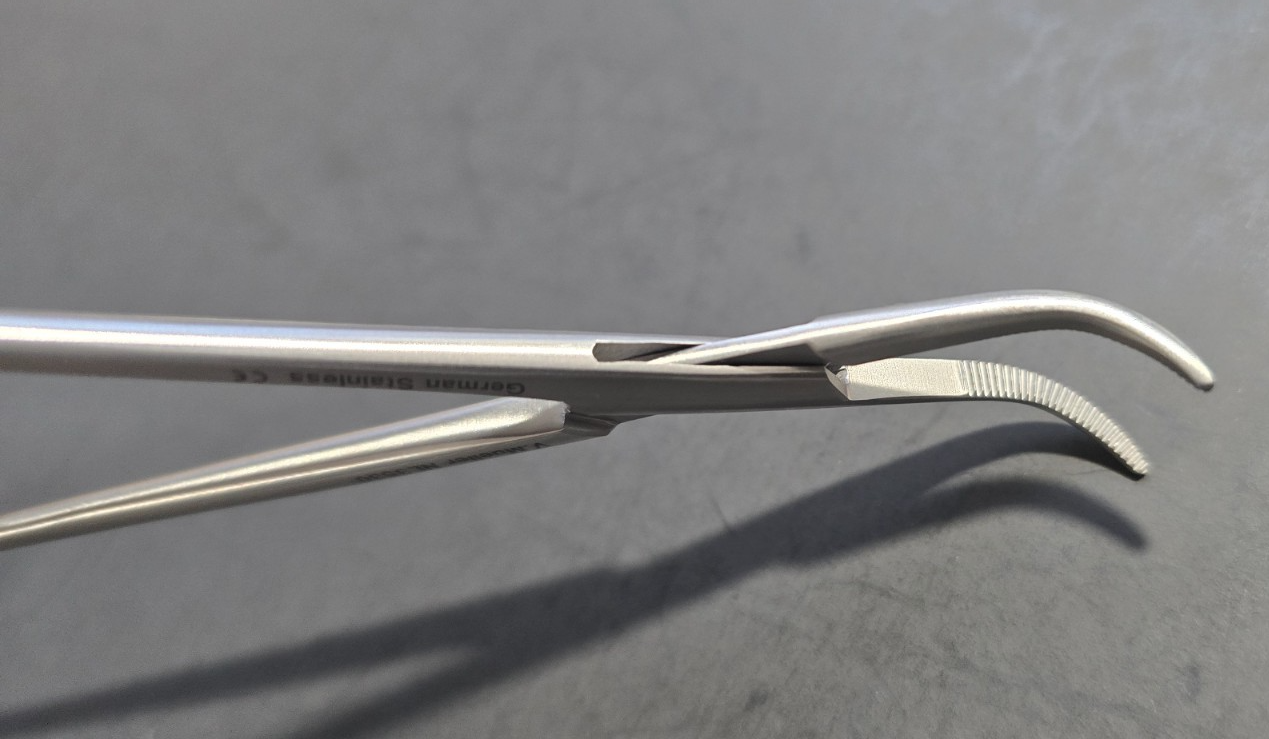 V. Mueller Surgical Adson Hemostatic Forceps 7 1/4" Curved REF: NL 3530