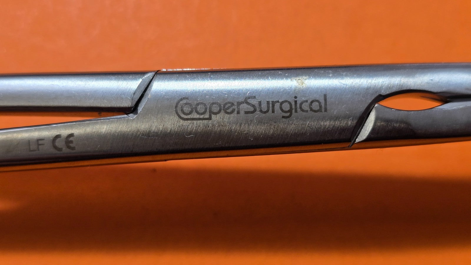 Cooper Surgical Zeppelin-Hysterectomy Clamp Curved 9.5" Ref: 16077GY