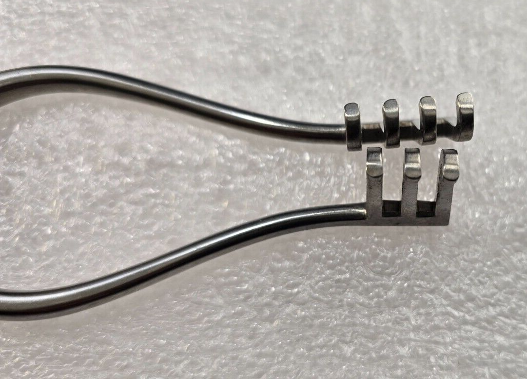 V.Mueller 3112-001 Surgical Weitlaner Retractor 6.5" Blunt 3x4 Prongs