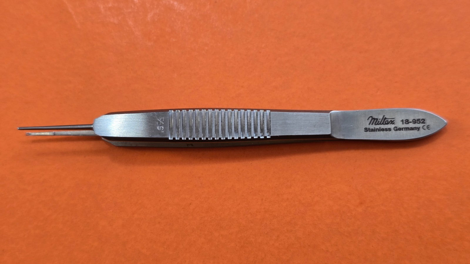 Miltex 18-952 Surgical Castroviejo Fixation Forceps 1x2 teeth straight