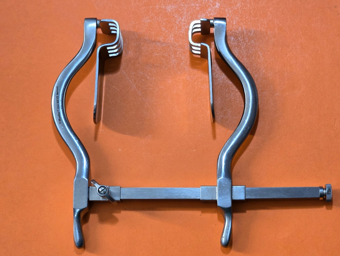 V.Mueller GU8212 Judd-Masson Bladder Retractor with out Center Blade