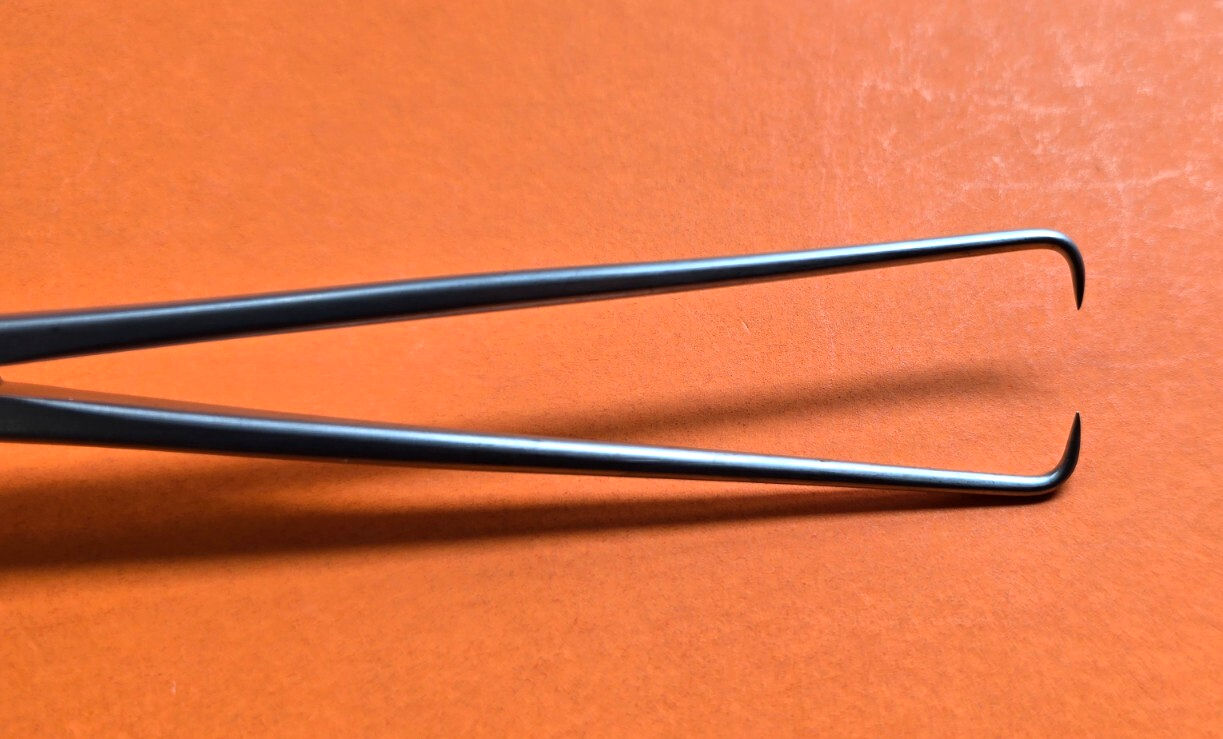 Aesculap Surgical Schroeder Tenaculum Forceps 10" REF: EO 108R