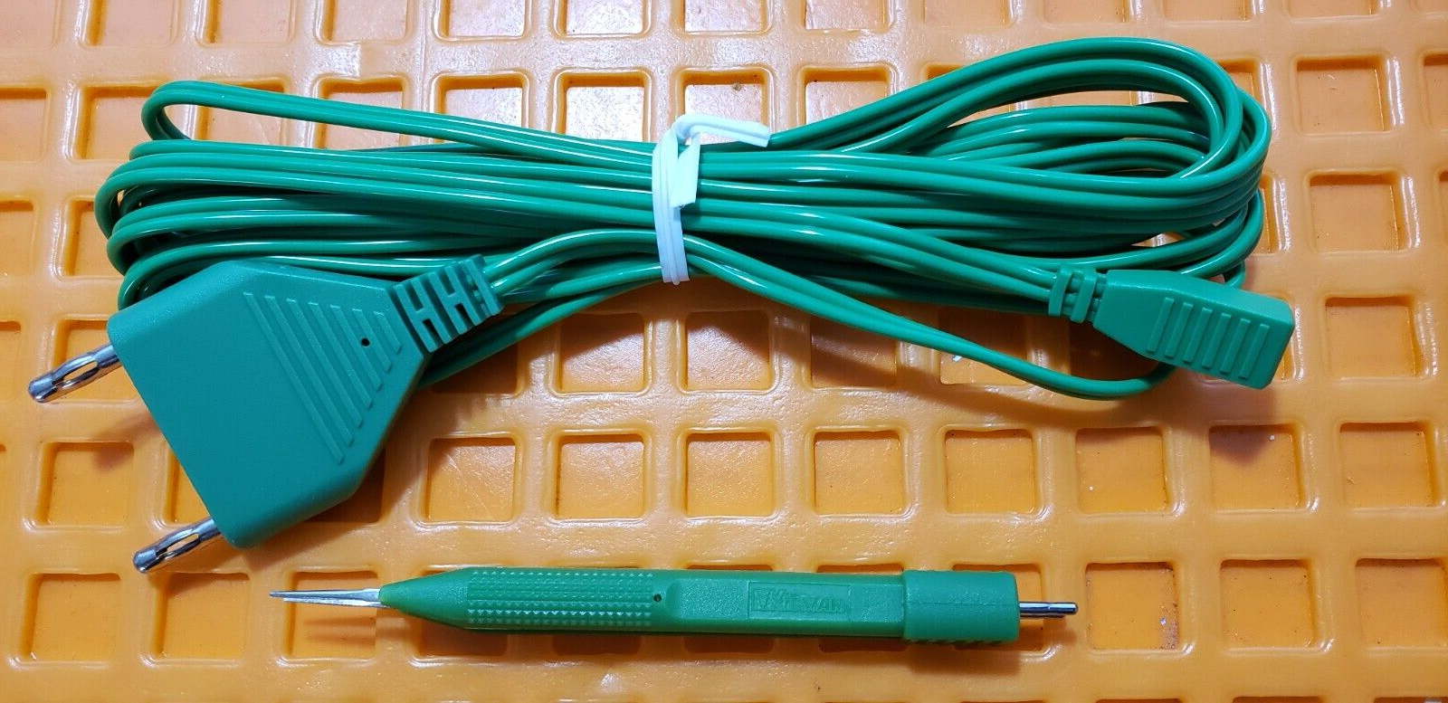 Kirwan Surgical Jeweler Bipolar Forceps 4" Non Stick 0.4mm Tip with Cable