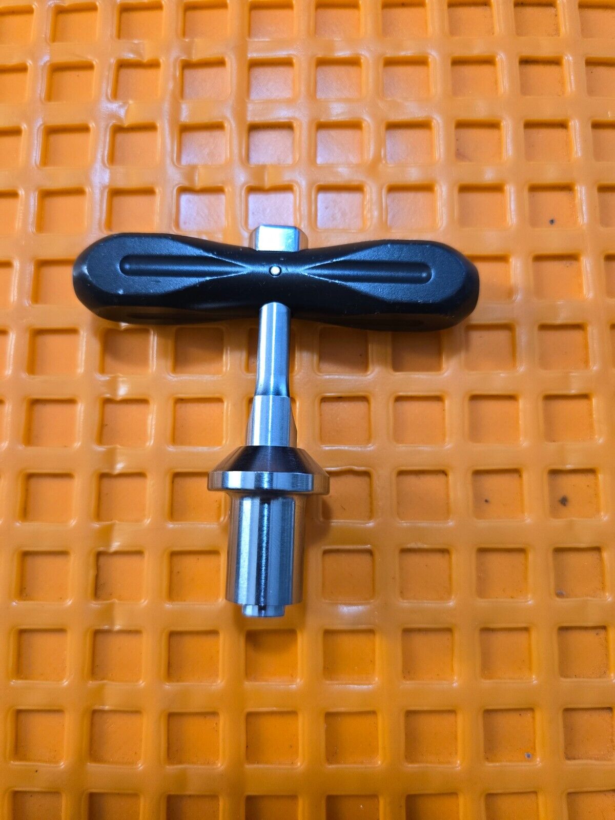 Medtronic 907-406 Sofamor Danek Surgical T-Handle for Quick Coupling.