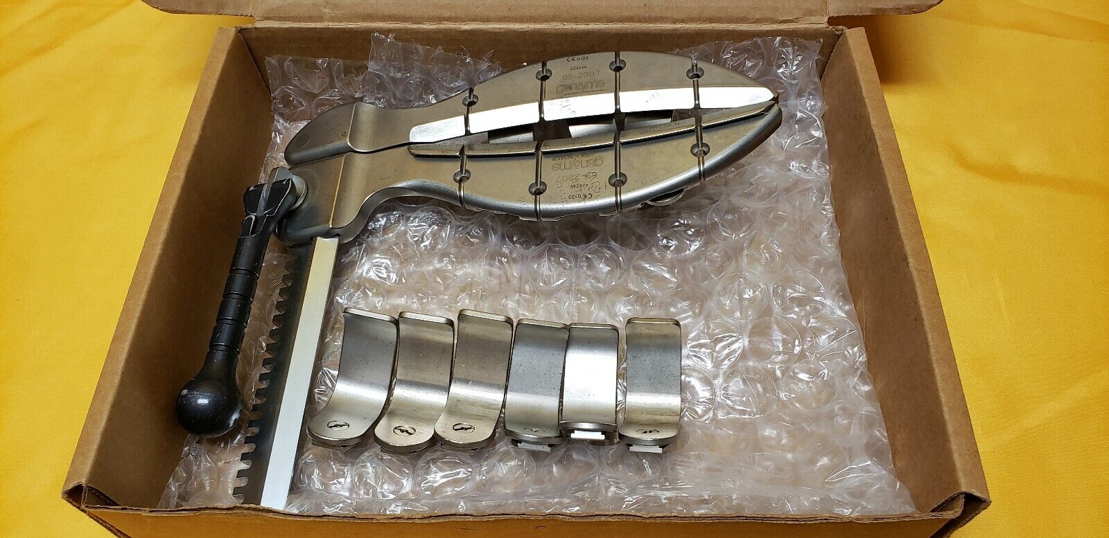Genzyme 89.2307 Surgical Cardiovascular Retractor with 2 sets of Blades