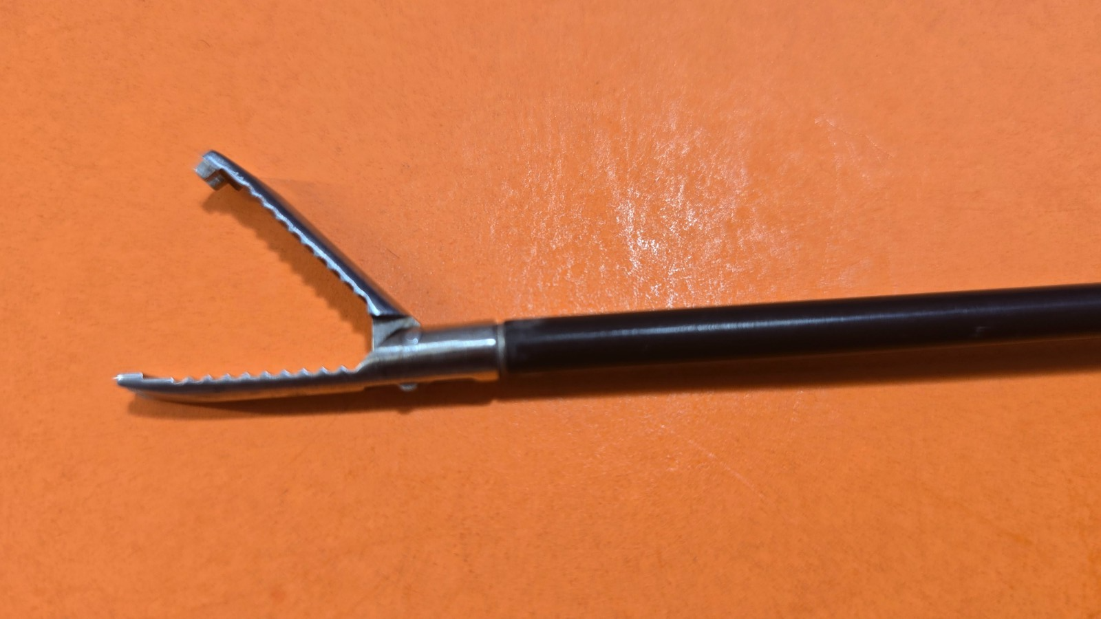 Snowden-Pencer 90-3021 Raptor Grasping Forceps Straight 5mm 32cm Ratchet Handle