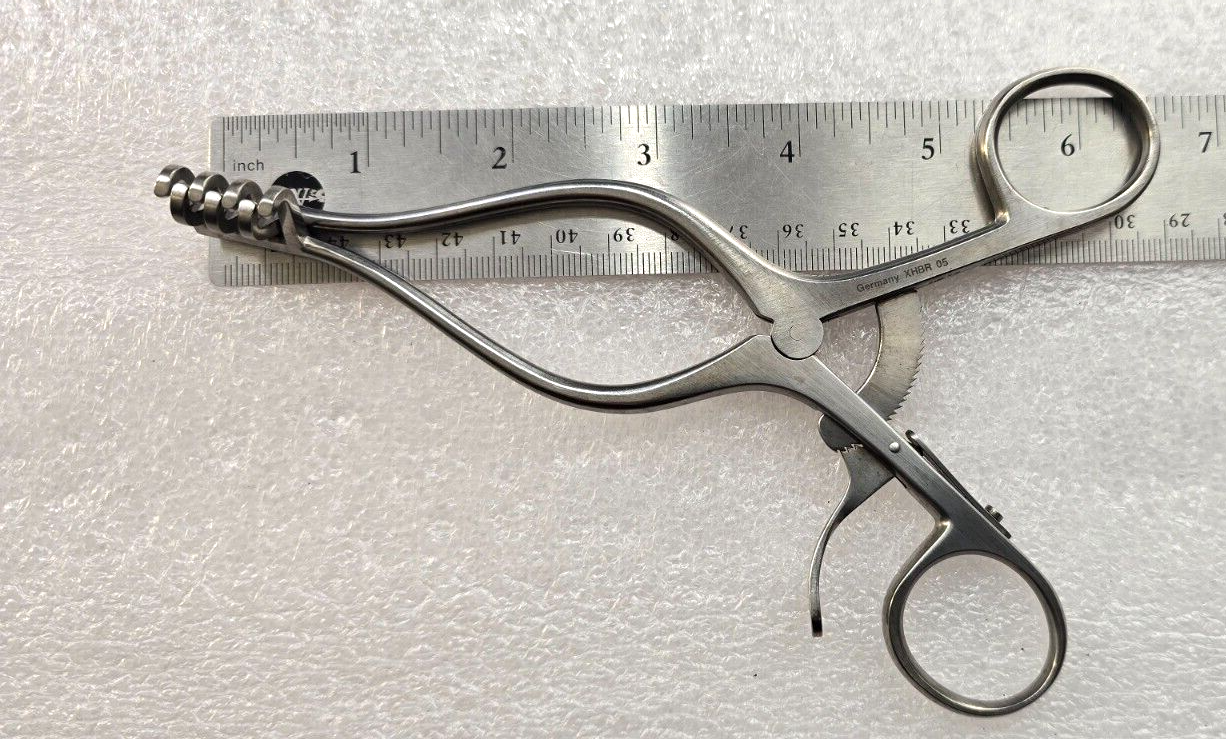 V.Mueller 3112-001 Surgical Weitlaner Retractor 6.5" Blunt 3x4 Prongs