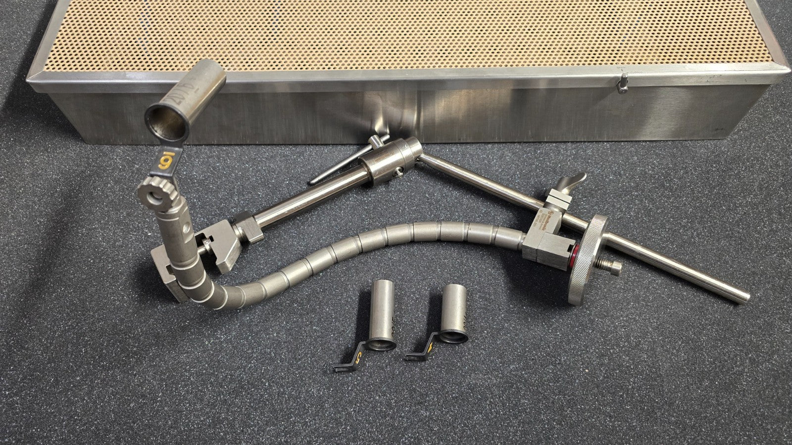 Medtronic 9560523 Bed Rail Arm, 9560524 Flexible Arm & Tubular Retractor Set