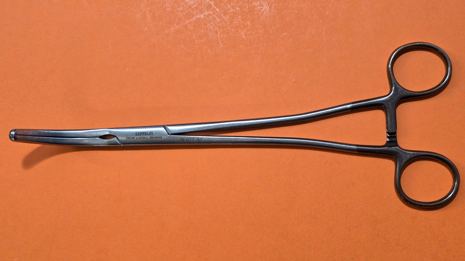 Cooper Surgical Zeppelin-Hysterectomy Clamp Curved 9.5" Ref: 16077GY
