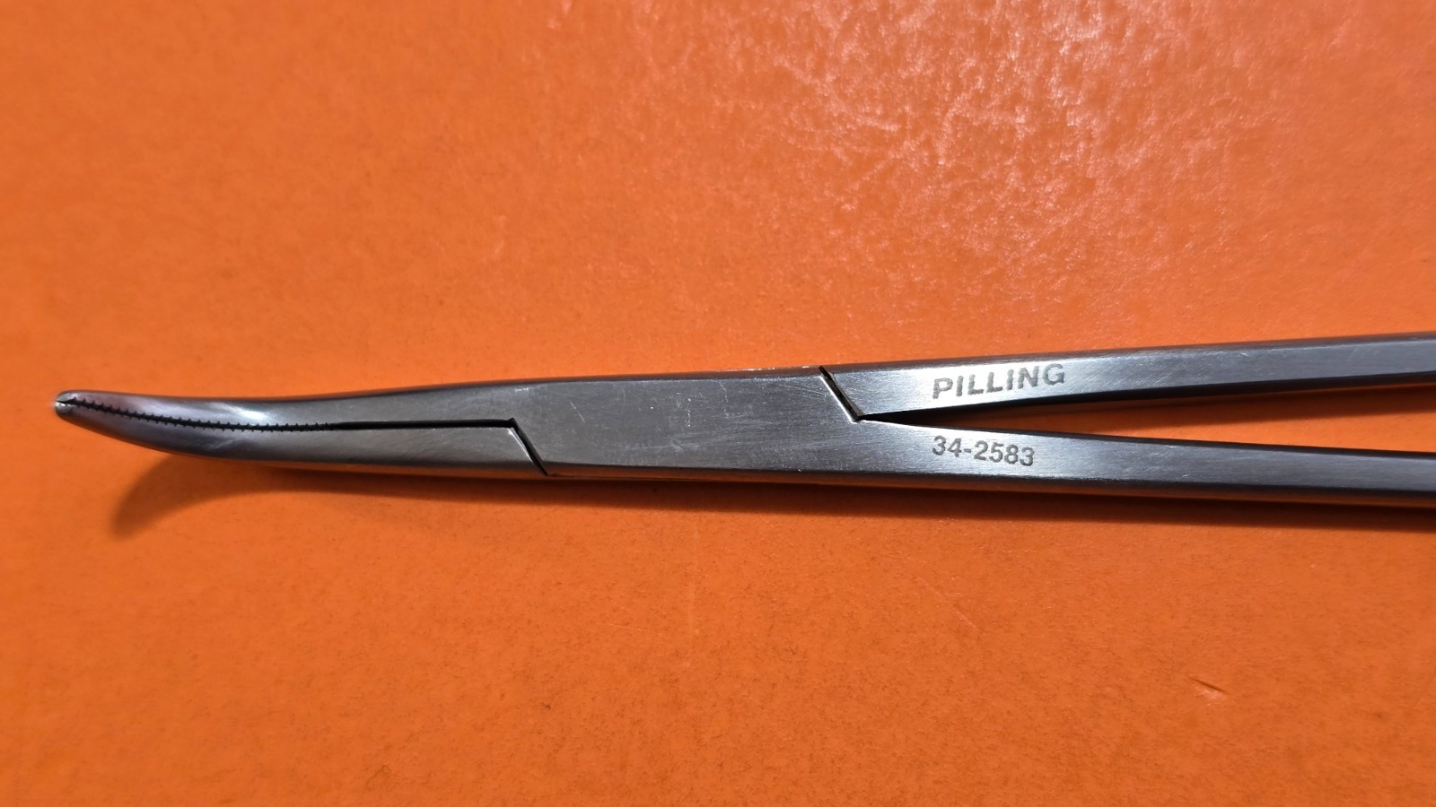 Pilling 34-2583 Surgical Sawtell Forceps 7 1/8" Curved Serrated Jaw