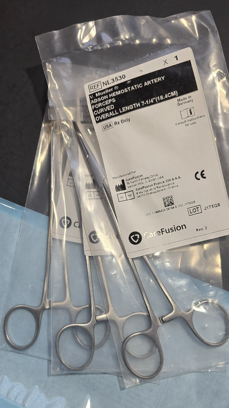 V. Mueller Surgical Adson Hemostatic Forceps 7 1/4" Curved REF: NL 3530