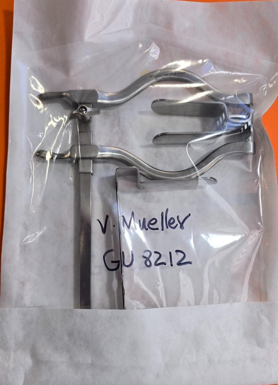 V.Mueller GU8212 Surgical Judd-Masson Retractor with Center Blade
