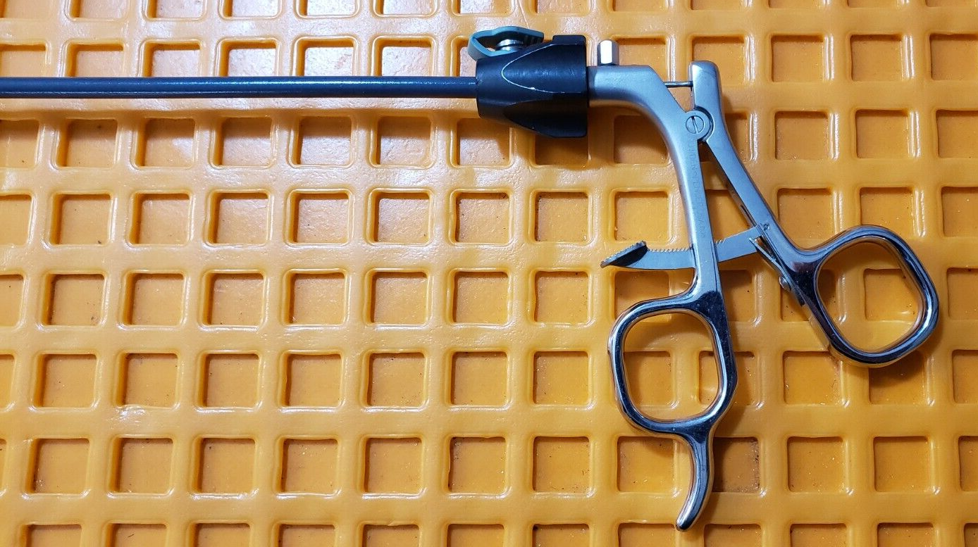 Snowden-Pencer Laparoscopic Bowel Clamp Forceps 5mm x 50cm Ratchet Handle