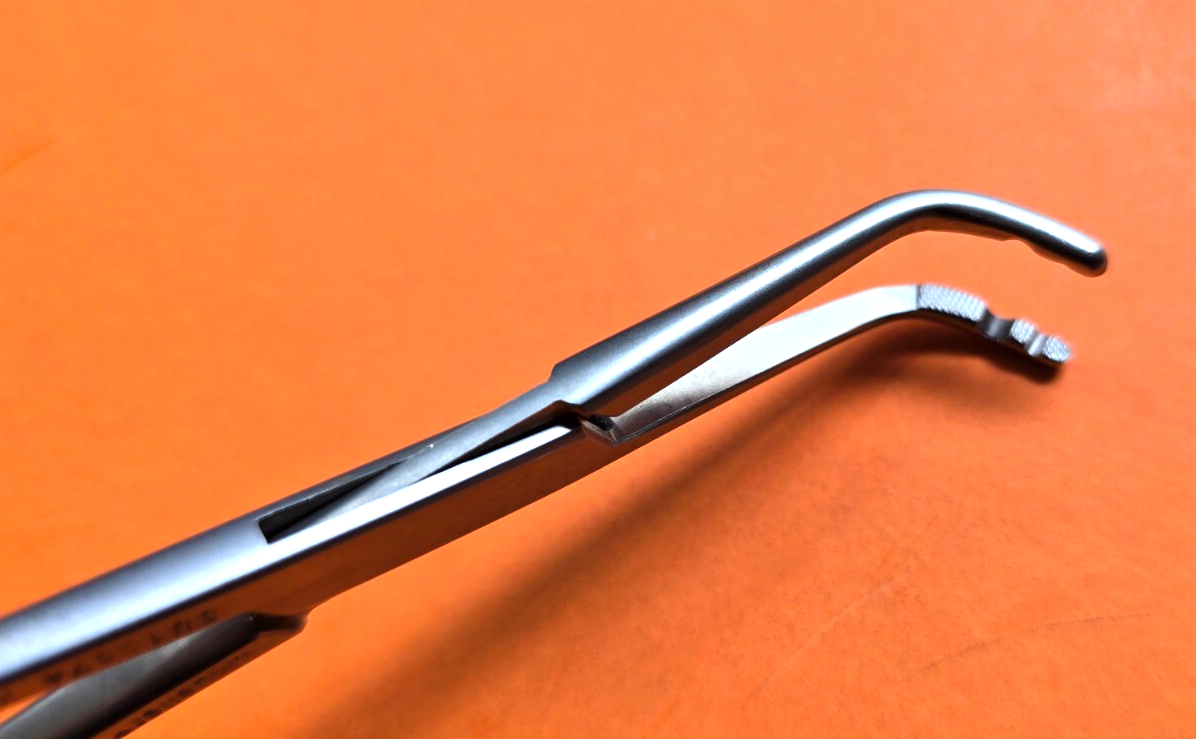V. Mueller Surgical Taufic Forceps 9 " Angled Serrated Jaws REF: SU 10574