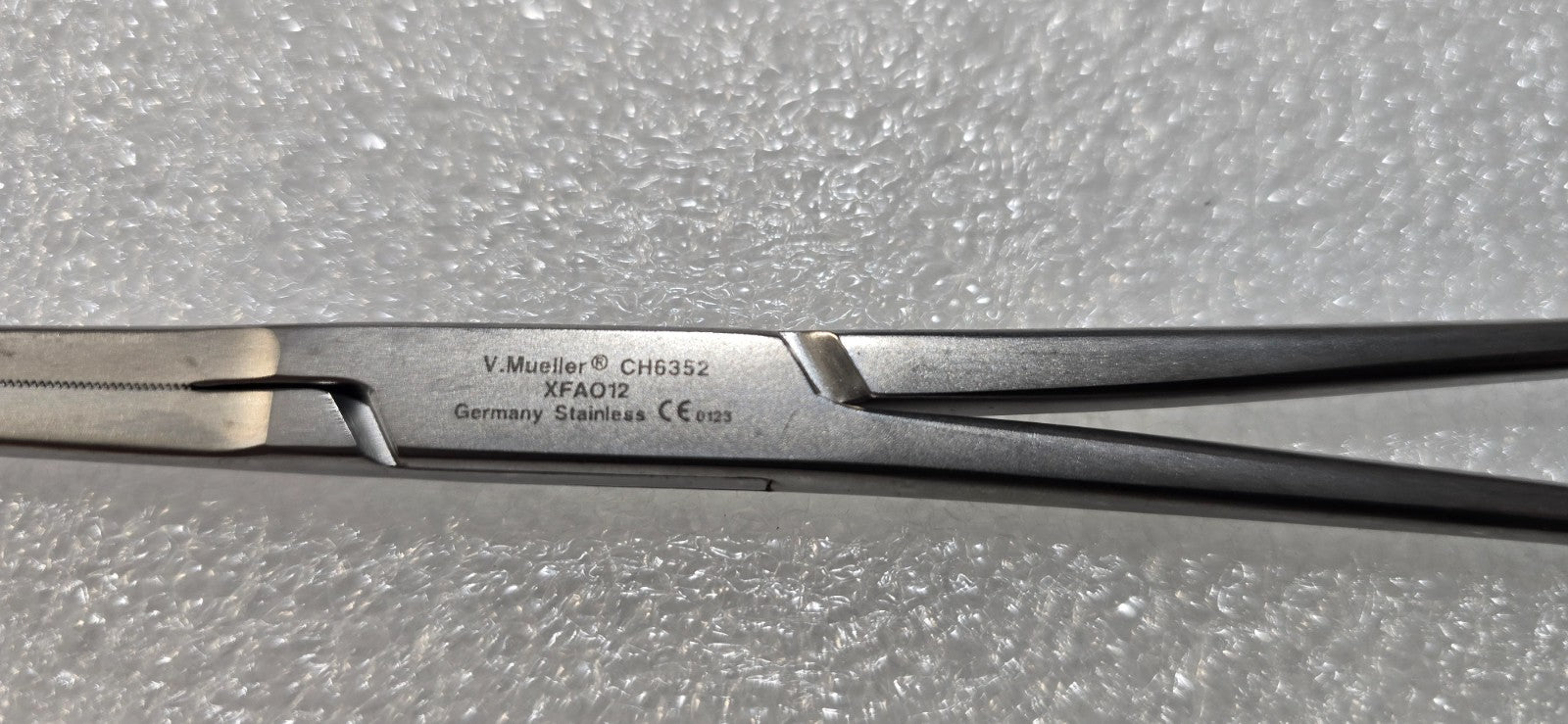 V. Mueller CH6352 Surgical Glover Clamp 9 3/4" Curved Jaws.